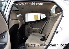 起亚K5  后排座椅正视图