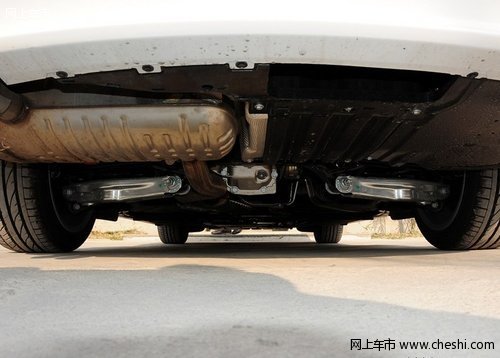 宝马3系 底盘局部特写