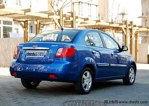 起亚锐欧 右侧45度尾部特写