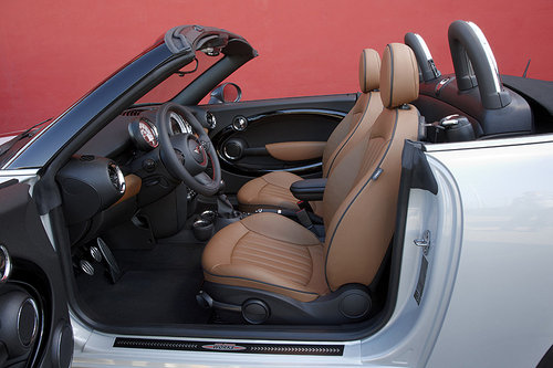 MINI Roadster海外15.37万起售 即将引进