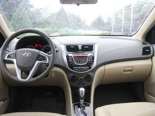 重庆美源 北京现代 瑞纳激情版优惠1万元 赠平板电脑