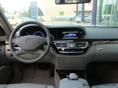 2012款奔驰S300 天津港现车3月优惠18万