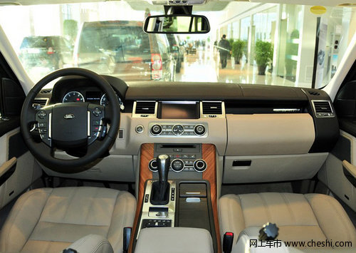 路虎揽胜运动版3.0T  天津现车颜色齐全