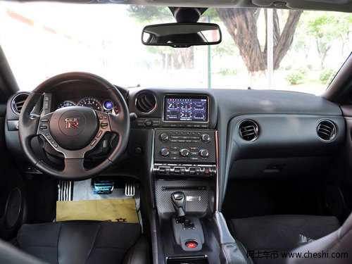 2013款尼桑GTR 天津现车低价促销153万