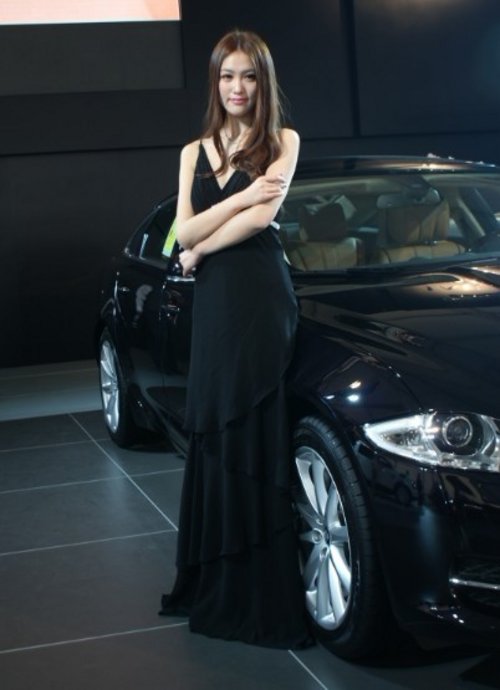网上车市带你看温州国际车展美女车模