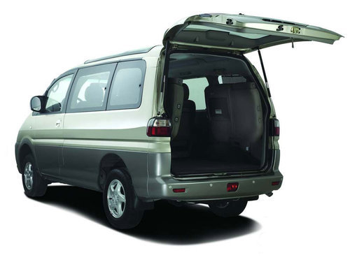 购菱智1.6L送2000元礼包 少量现车供应