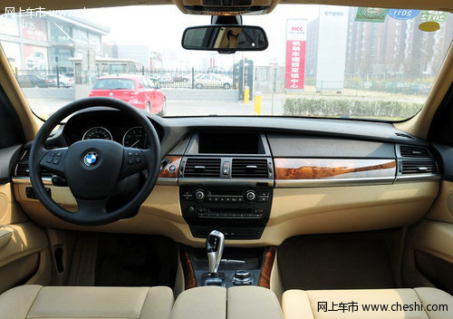 2012款宝马X5  天津现车巨幅优惠价69万