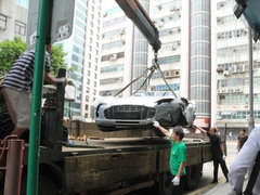 阿斯顿马丁One-77香港出车祸 严重撞毁