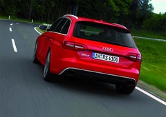 新奥迪RS4 Avant上市 售54万/搭V8引擎