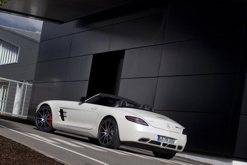 奔驰SLS AMG GT亮剑纽北 圈速超越上代