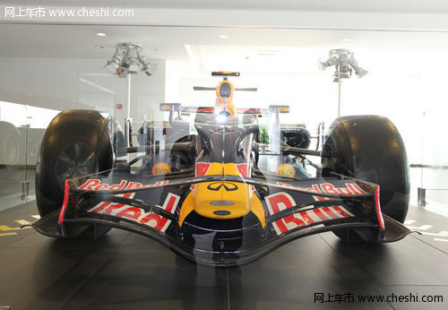 零距离接触F1 英菲尼迪F1赛车到店展览