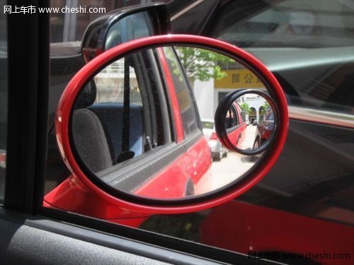 避免驾车危险源头 教你如何调整反光镜