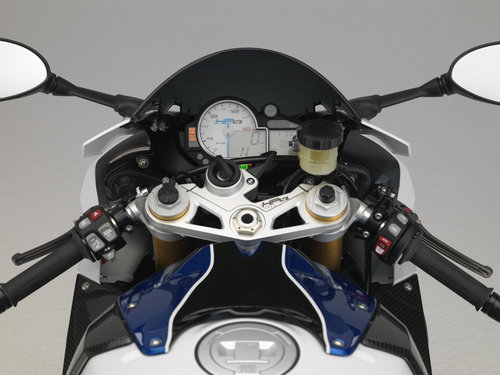 宝马HP4性能摩托车 家族设计轻量化改造