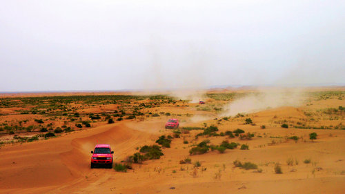 珠江源车队首次征战巴丹吉林沙漠越野赛
