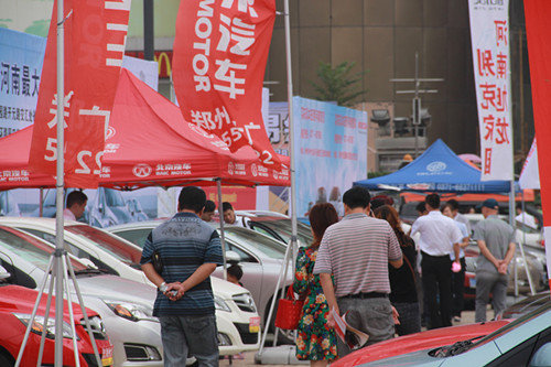 2012秋季汽车交易会开幕 现场气氛火爆