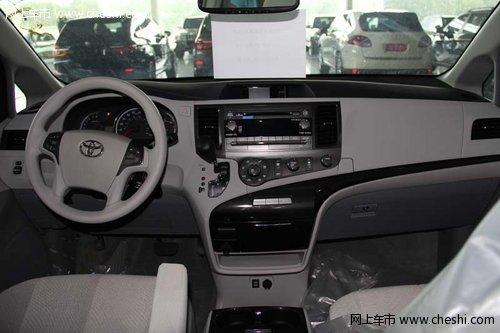 丰田塞纳2.7L白色 配备电动门/倒车影像