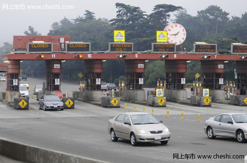 今起高速免费车不发卡 易堵路限量放行