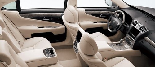 郑州雷克萨斯LS600h直降13万 送3万礼包