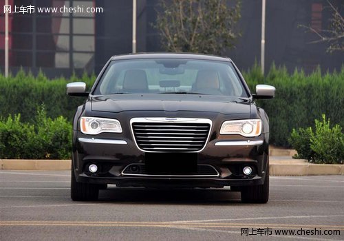 2012款克莱斯勒300C 天津现车优惠2.5万