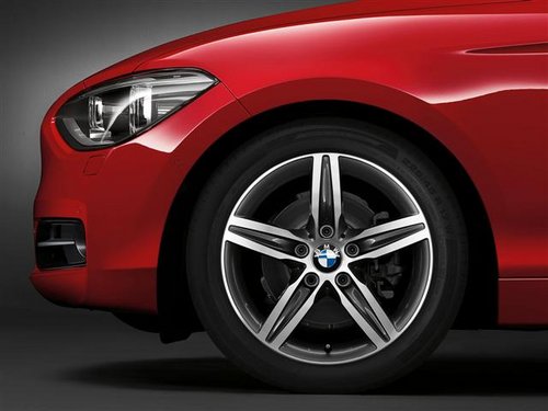 全新BMW 1系 演绎独一无二的驾驶乐趣