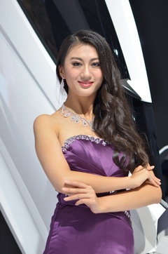 平淡中找亮点 2012广州车展精彩模特秀