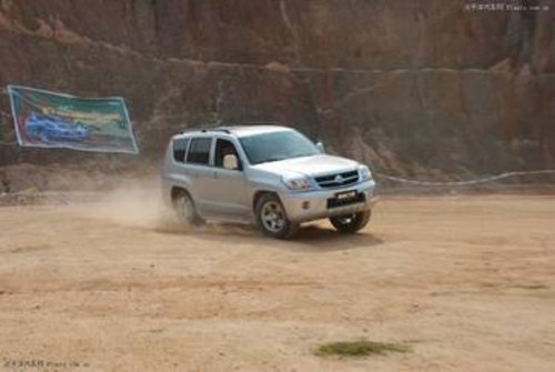 猎豹CS6非承载式车身 树“刚性”标准