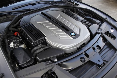 全新宝马7系或摒弃V12引擎 2016年推出
