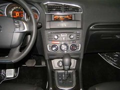 东风雪铁龙高端中级车C4L 南阳到店实拍