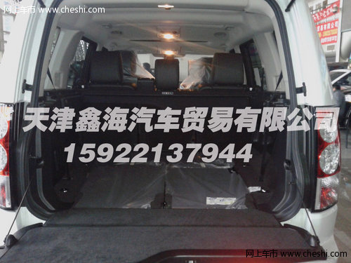 路虎发现4越野能力绝对是众多越野车当中的佼佼者,在内部设计高清图片