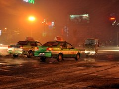 今冬第一场大雪   掩没了地面也掩埋了文明