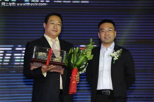 比亚迪荣获2012车市总评榜“年度中国汽车品牌”大奖