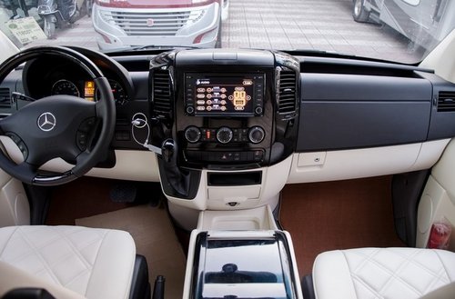 奔驰斯宾特豪华商务车升级 售129.8万
