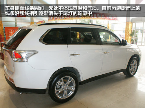 三菱全新歐藍(lán)德新車到店實(shí)拍 隔世之感