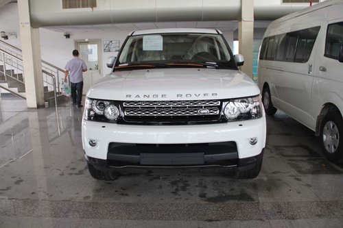 2013款路虎揽胜运动版3.0 白色低价出售