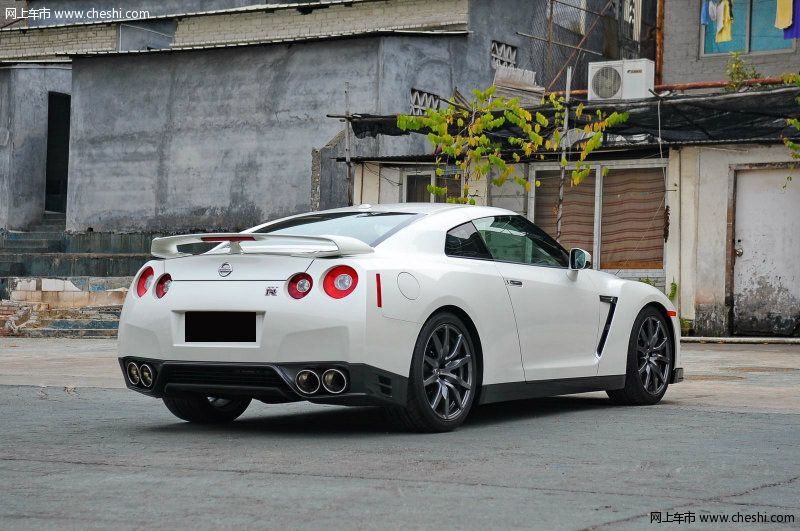 2013款日产尼桑gtr+天津港巨幅降价热售