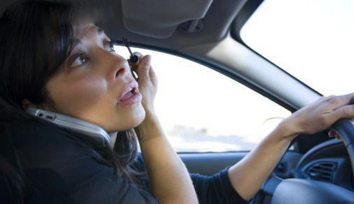 过节不忘安全 盘点女性常见不规范的驾驶行为