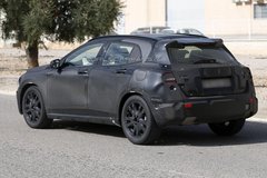 奔驰紧凑级SUV谍照 增压引擎/上海亮相