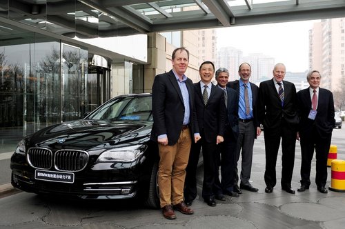 BMW为首届诺贝尔经济学家中国峰会供车