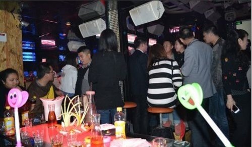 新QQ快乐上市狂欢夜登陆成都 引爆全城