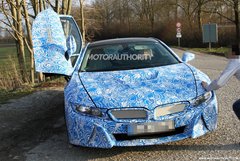 2014款宝马i8路试谍照 秋季投产/124万