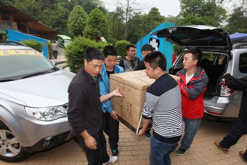 斯巴鲁捐赠车辆和物资抵达雅安地震灾区