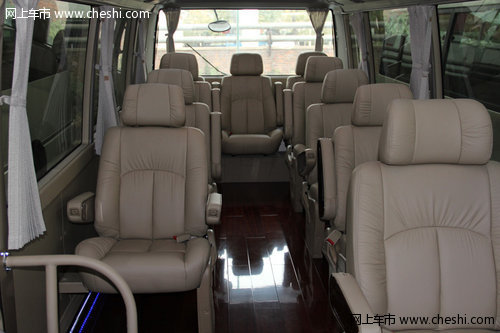 丰田考斯特12座  高端定位豪华航空座椅