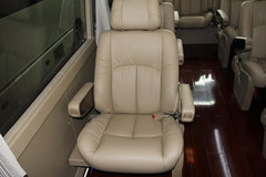 丰田考斯特12座  高端定位豪华航空座椅