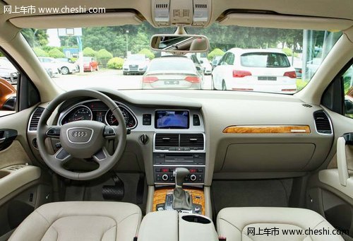 奥迪Q7进口新款  天津现车特享抄底价位