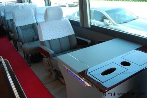 丰田考斯特专业定制改装  高端商务客车