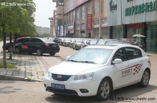 上饶英豪帝豪举办首届车友俱乐部篝火晚会