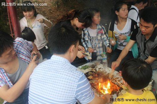 上饶英豪帝豪举办首届车友俱乐部篝火晚会