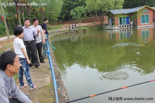 上饶英豪帝豪举办首届车友俱乐部篝火晚会