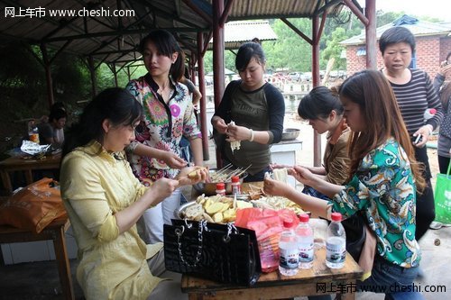 上饶英豪帝豪举办首届车友俱乐部篝火晚会