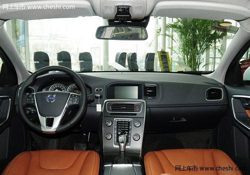 新款沃尔沃S60舒适 少量白车送保险活动